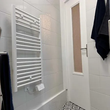 Charming 1br 6p - דירה דוביל